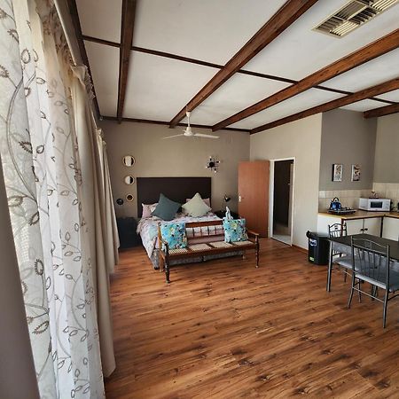 Midway Overnight Rooms คิมเบอร์ลีย์ ภายนอก รูปภาพ